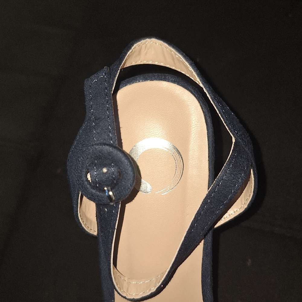 Blue Pumps - Picture 7 of 7